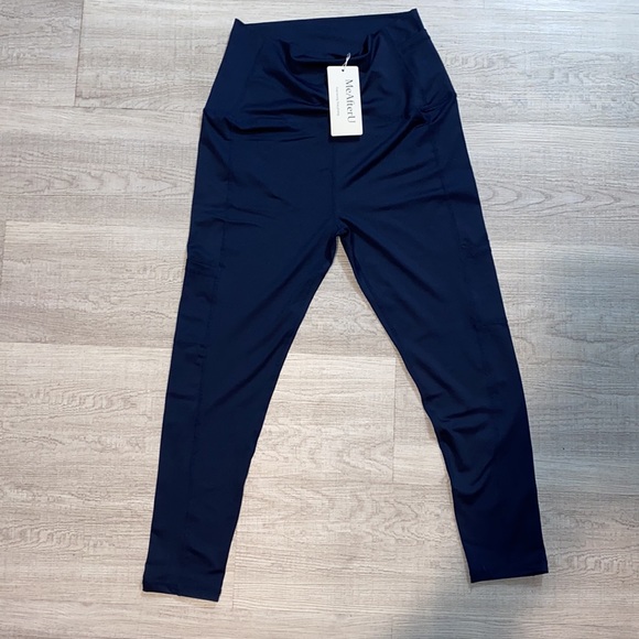 NWT Butter Soft Navy Leggings with Pockets - Picture 4 of 9